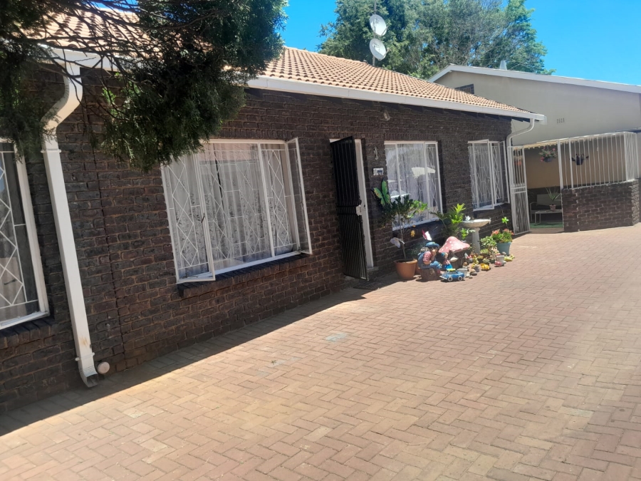 3 Bedroom Property for Sale in Rustenburg Central North West